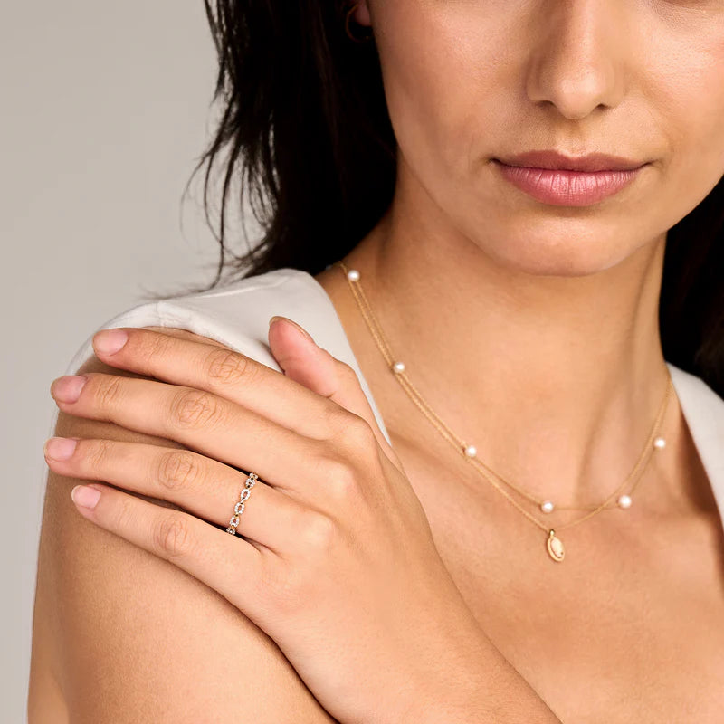 Zirkonia-Ring aus 585er Gold mit Gliederoptik und Pavé-Fassung in Weißgold