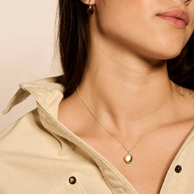 Ovales Medaillon aus 585er Gold mit Kordelrand 17 mm