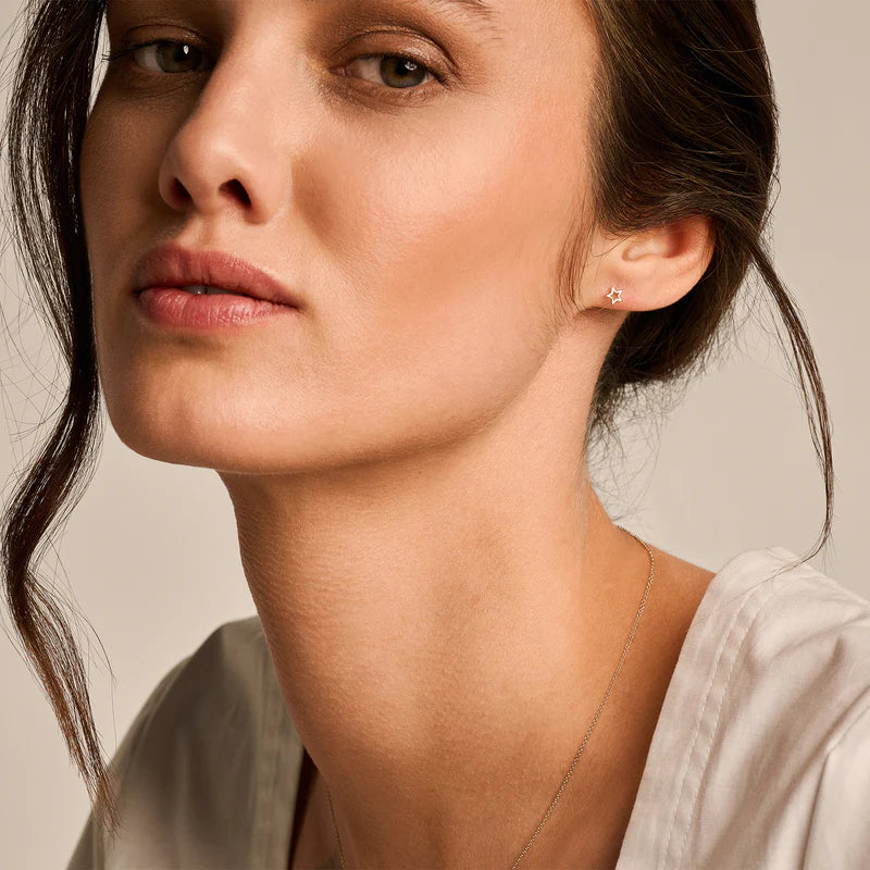 Sternförmiger Ohrstecker aus 585er Gold flach 4,8 mm